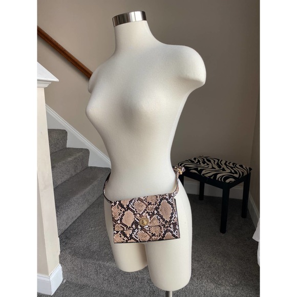Small snake print bag--can be worn crossbody or as waist bag - Picture 3 of 4